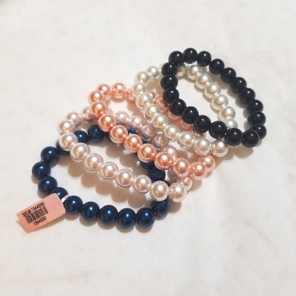 NORDSTROM LUSCIOUS Bundle of 5 Stretch Faux Pearl Bracelets - Picture 4 of 6